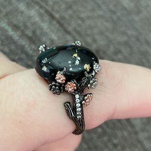 Gorgeous black ginger Lynn ring